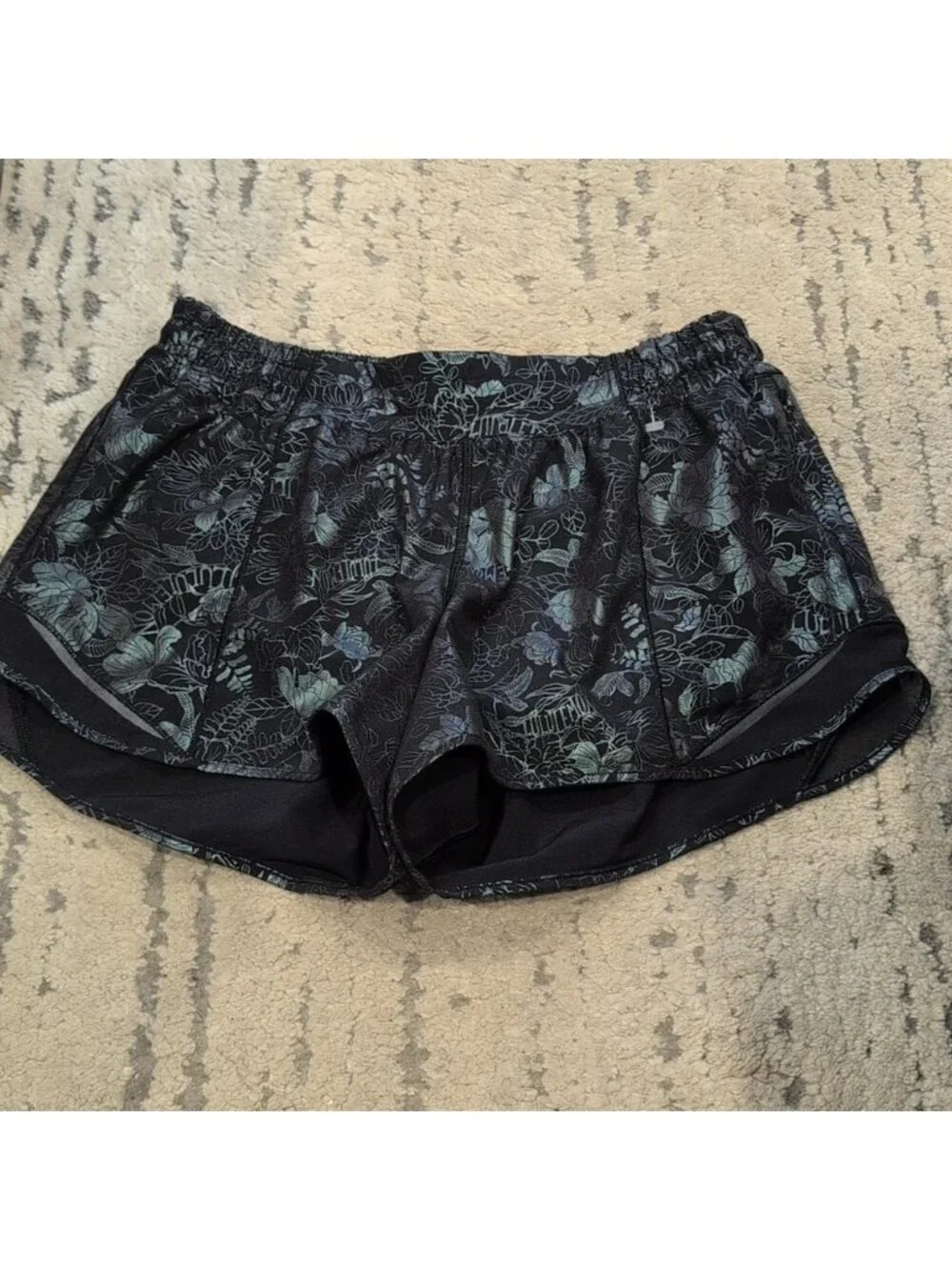 Lululemon Hotty Hot Low-Rise Lined Short 4